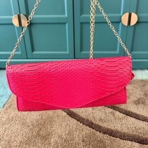Chic Pink Snake-Embossed Chain Shoulder Bag